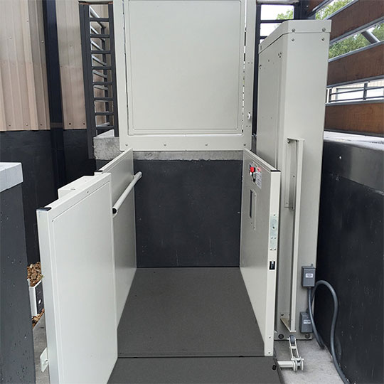 bruno-commercial-uneclosed-vertical-platform-lift-540x540-1.jpg
